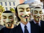 Anonymous-Aktivisten mit Guy Fawkes-Masken